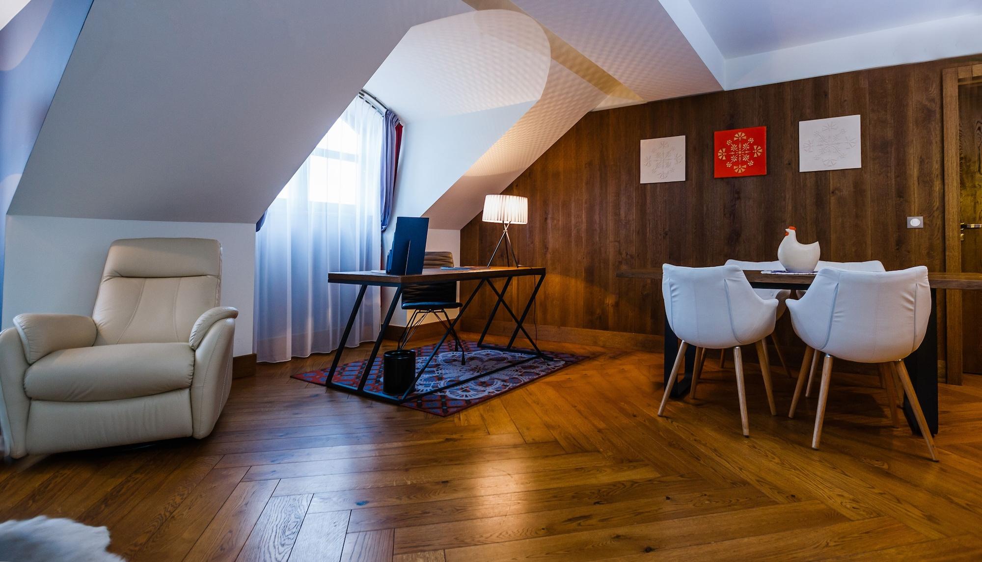 Hotel Bristol Tradition And Luxury Rzeszów Exterior foto Interior of a typical apartment