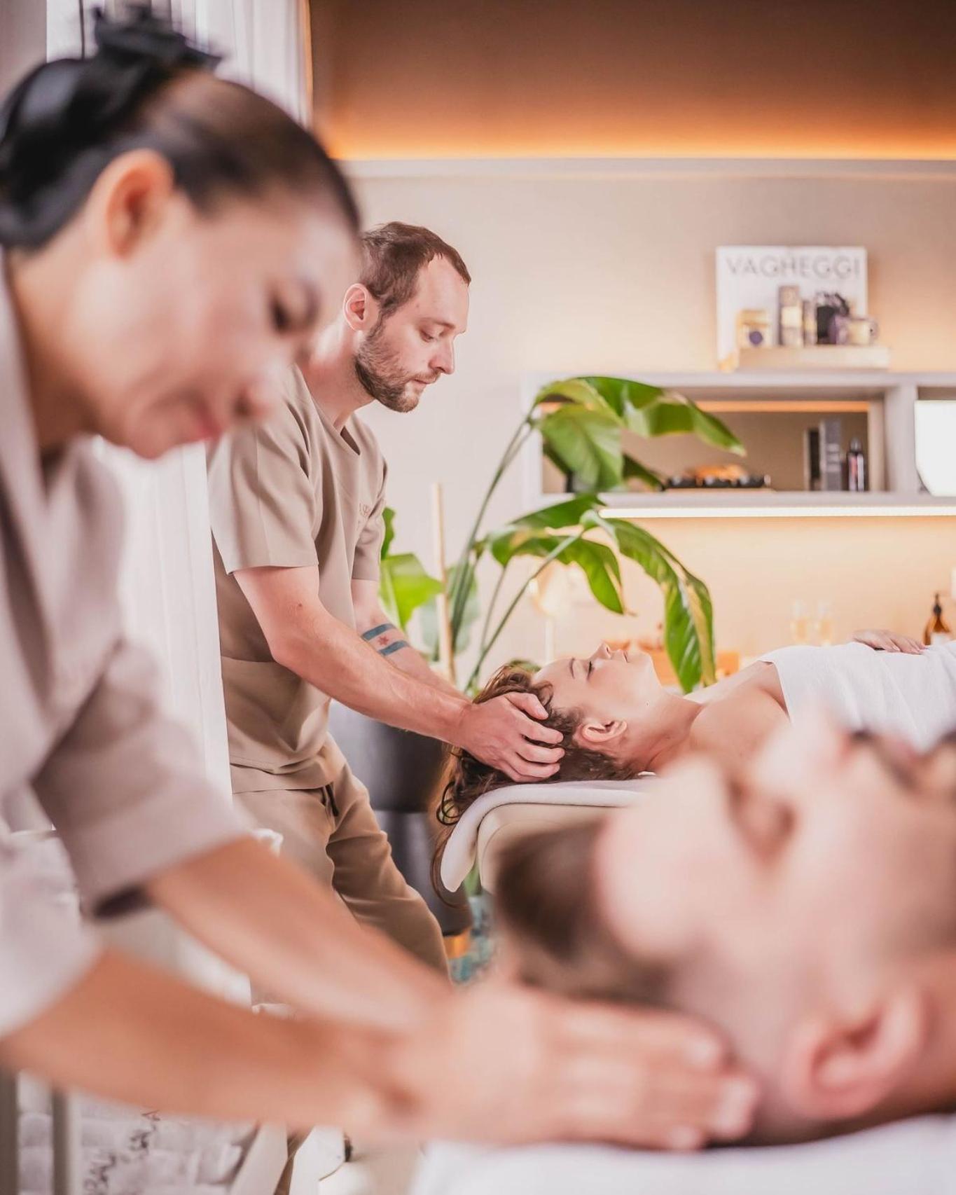 Hotel Bristol Tradition And Luxury Rzeszów Exterior foto A massage therapist working on a client
