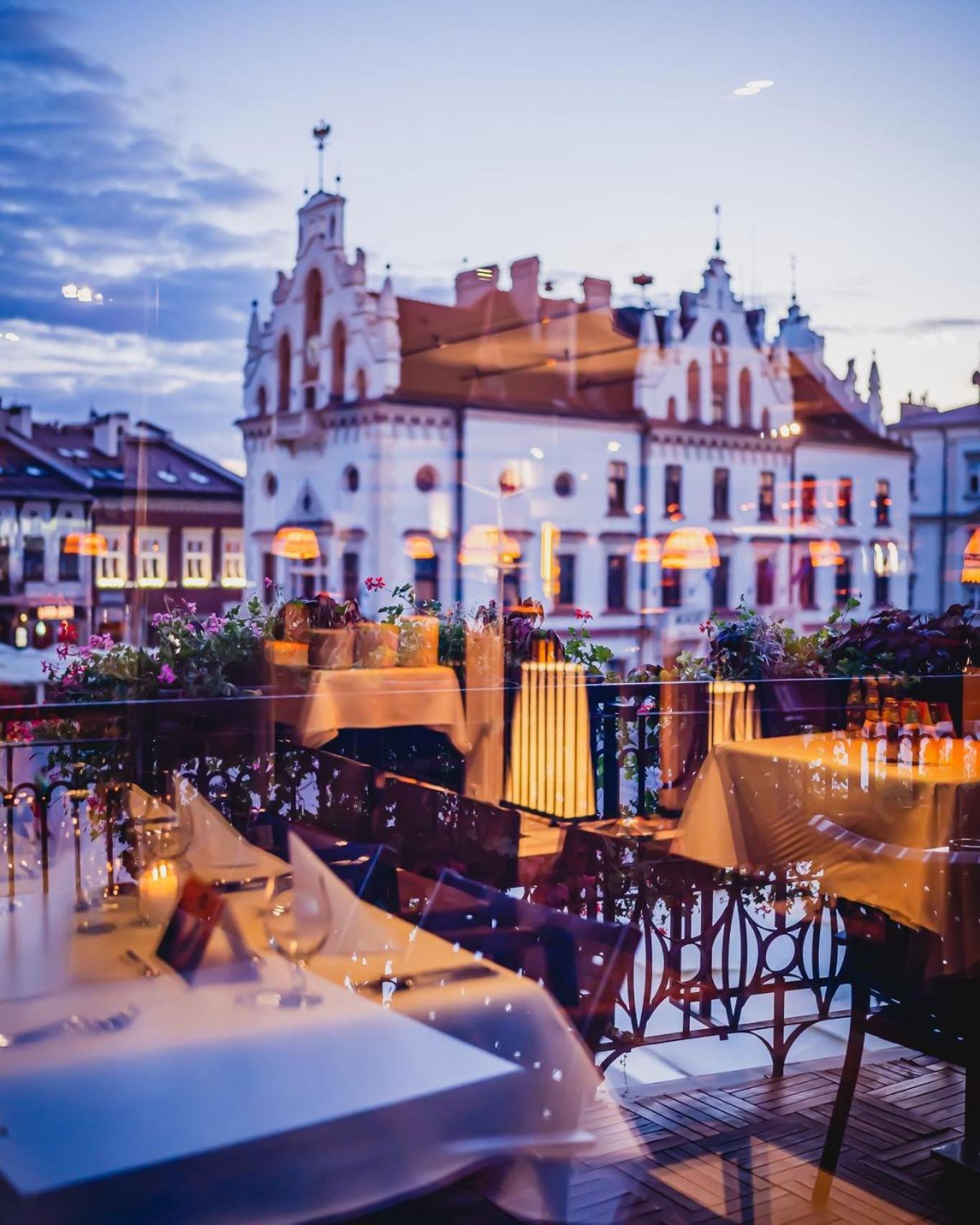 Hotel Bristol Tradition And Luxury Rzeszów Exterior foto The Old Town of Poznań
